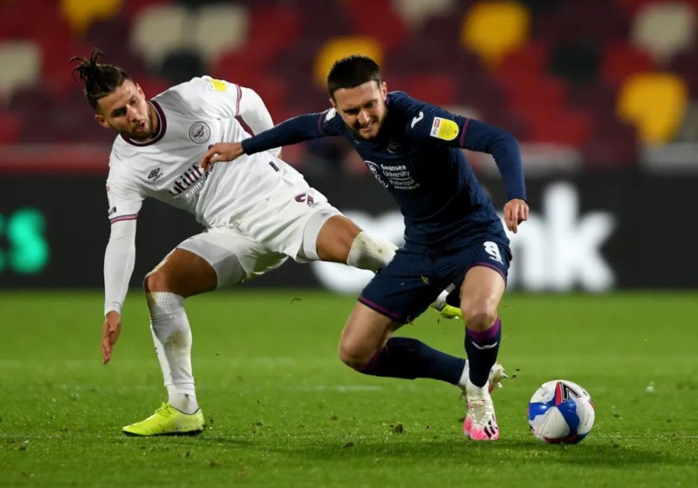  蜜蜂布伦特福德传控打法压制对手收获胜利